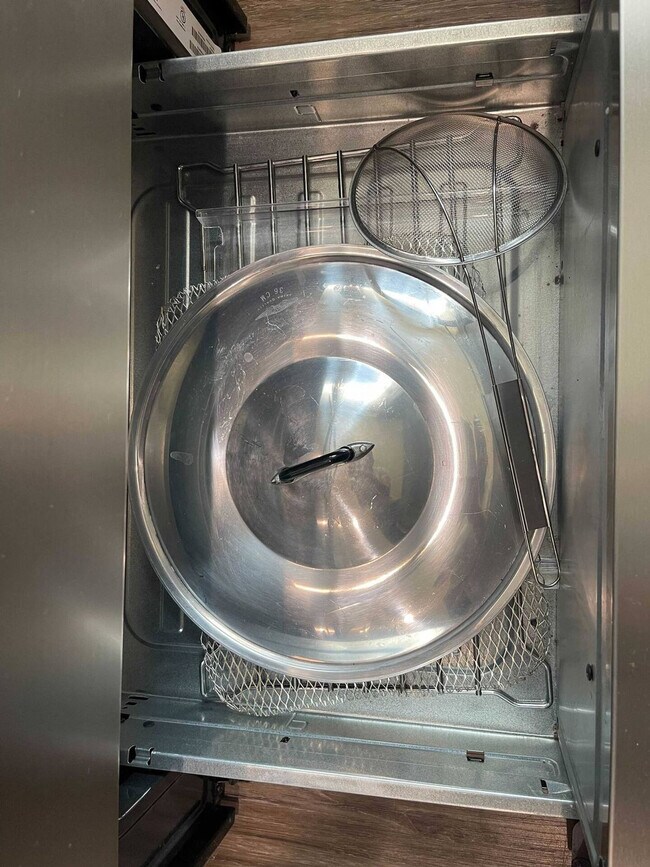 Building Photo - 410 N C St