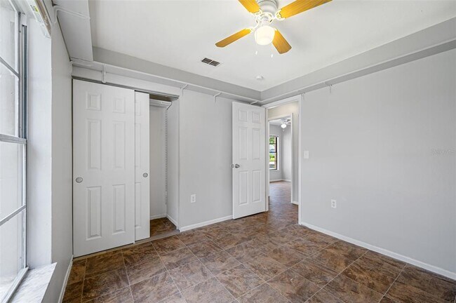 Building Photo - 1411 Thistledown Dr