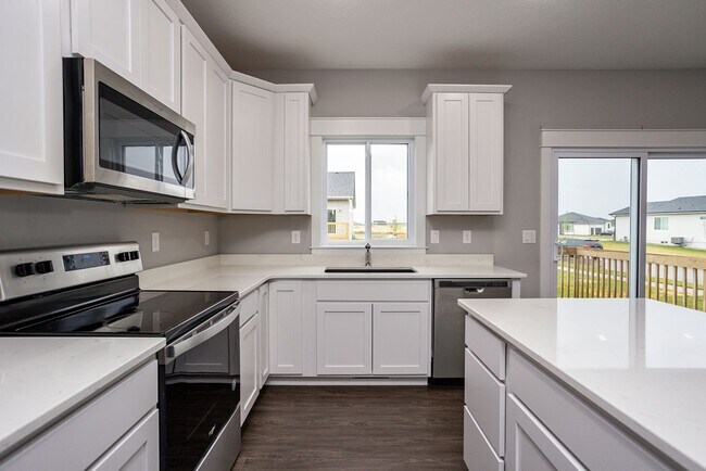 Building Photo - Like-New 4-Bedroom Home in Heritage Park –...