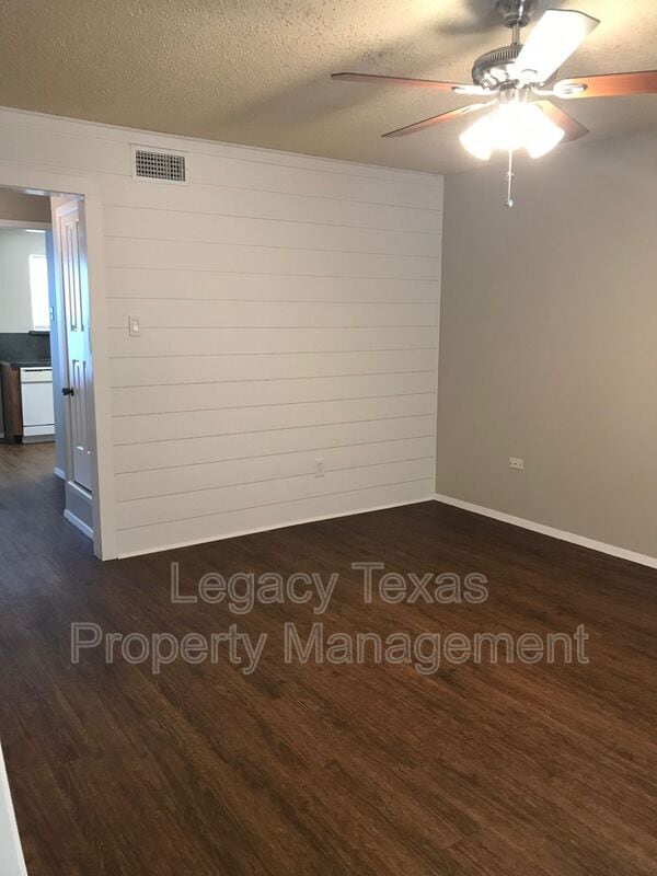 Building Photo - 1407 Courtney Pl