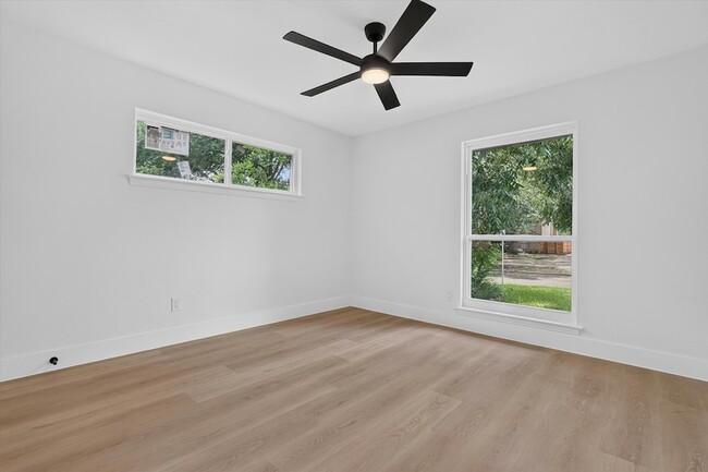Building Photo - 1104 Westwood Dr