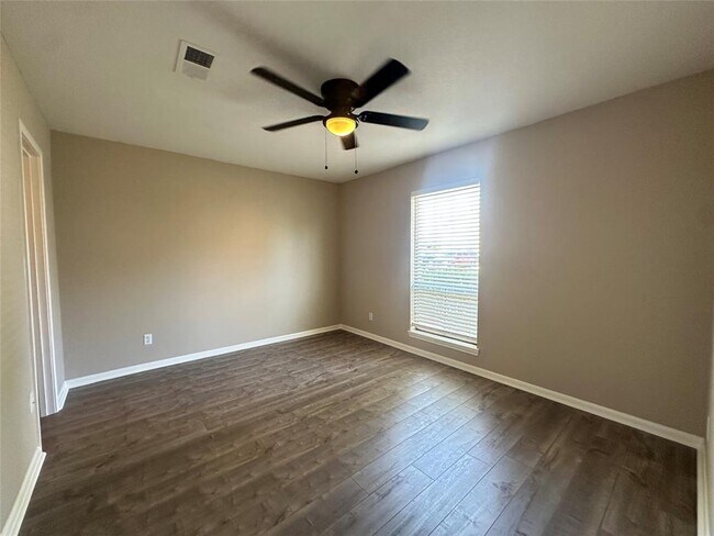 Building Photo - 10627 Sandpiper Dr