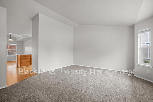 Building Photo - 543 W Bosanka Dr