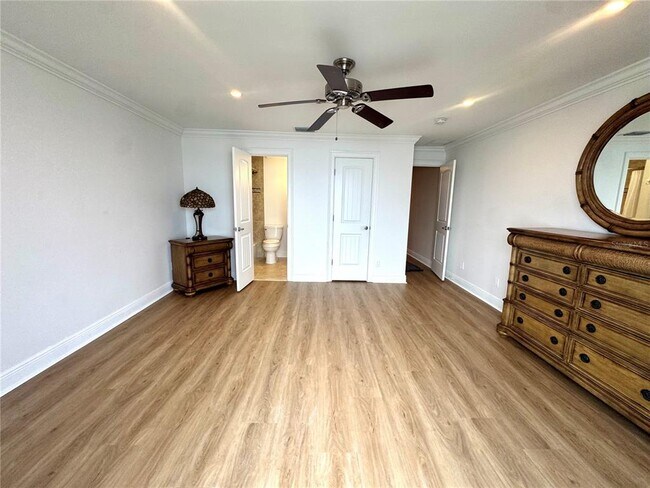 Building Photo - 4974 Coquina Key Dr SE