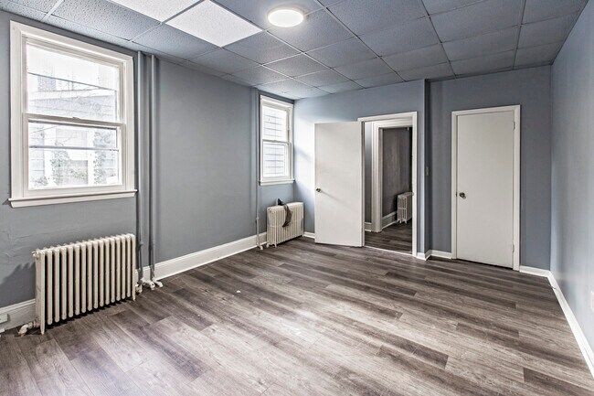 Building Photo - 32 Walnut St