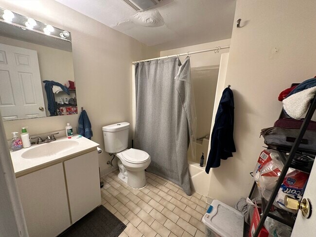 Building Photo - 108 Gainsborough St