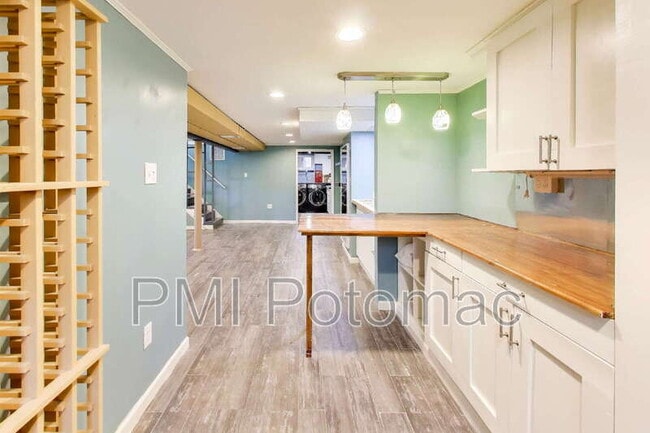 Building Photo - 1915 Henry Rd