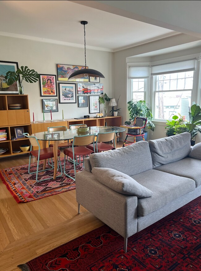Dining room and living room open concept - 37 Alma St