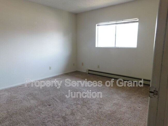 Building Photo - 805 E Cedar Ct