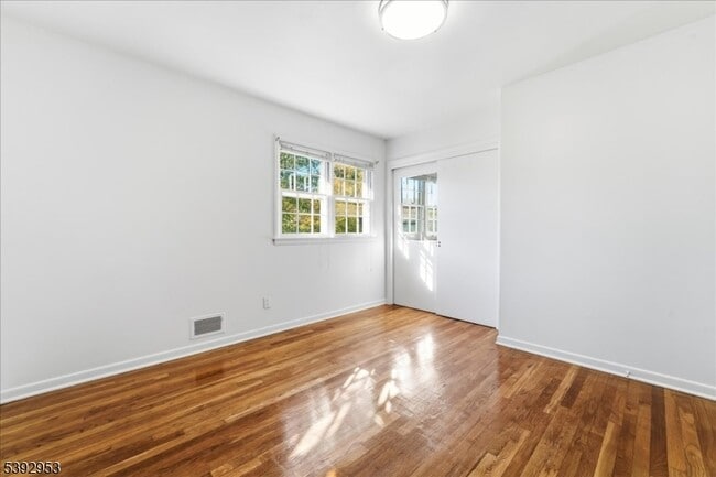 Building Photo - 35 Brooktree Rd