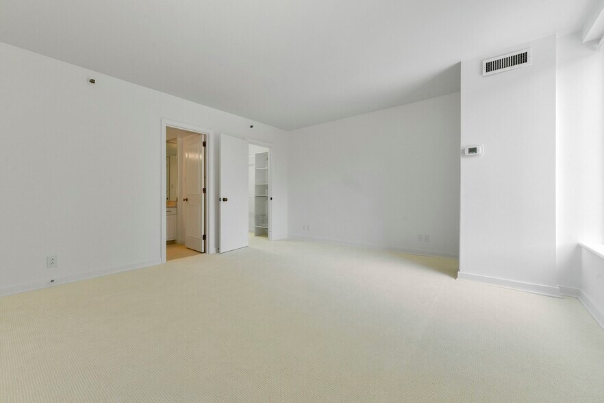 Building Photo - 220 Boylston St