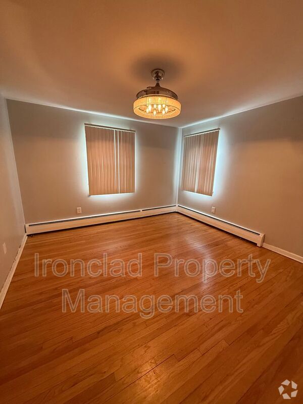 Building Photo - 46 Edgecomb St