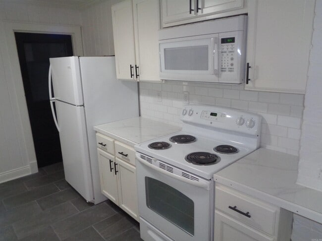 Building Photo - 1200 S Cross St