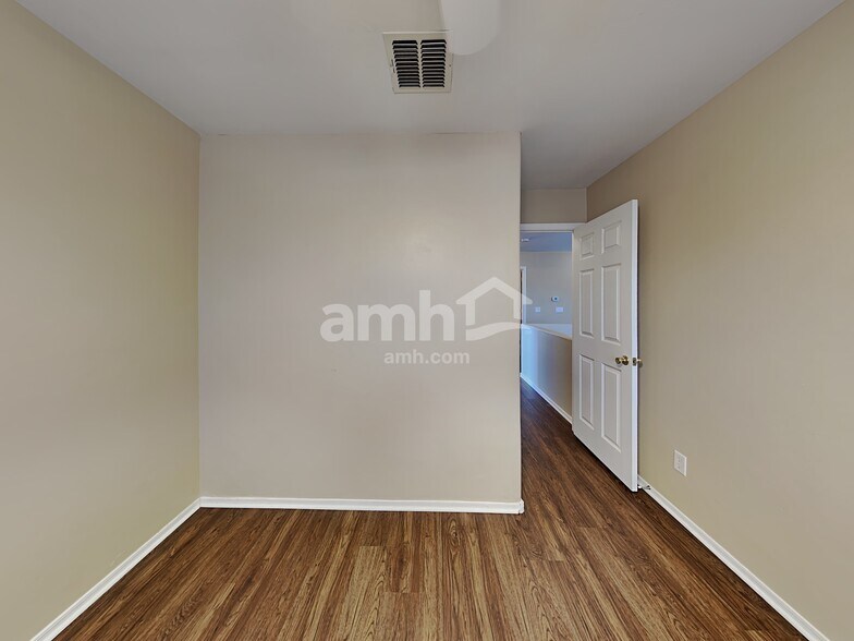 Building Photo - 765 W Flaming Arrow Dr