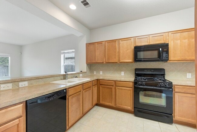 Building Photo - 831 Honeysuckle Vine Dr