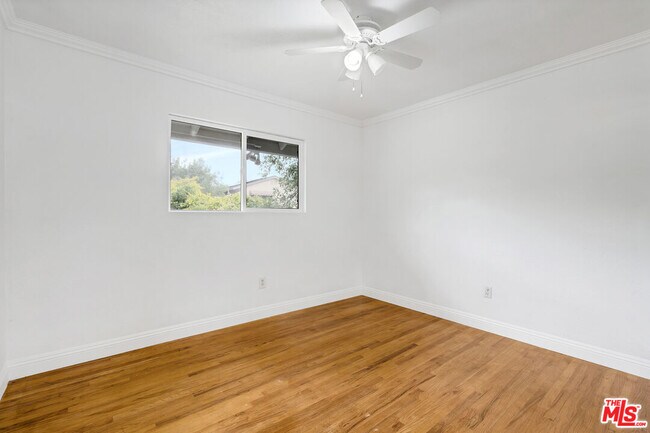 Building Photo - 816 Boxthorn Ave