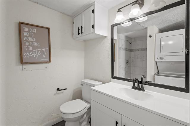 Building Photo - 2301 Balsam Dr