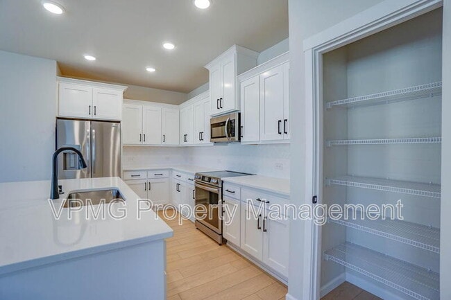 Building Photo - 18300 NE 14th St