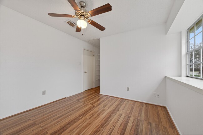 Building Photo - 13908 Cravenridge Dr