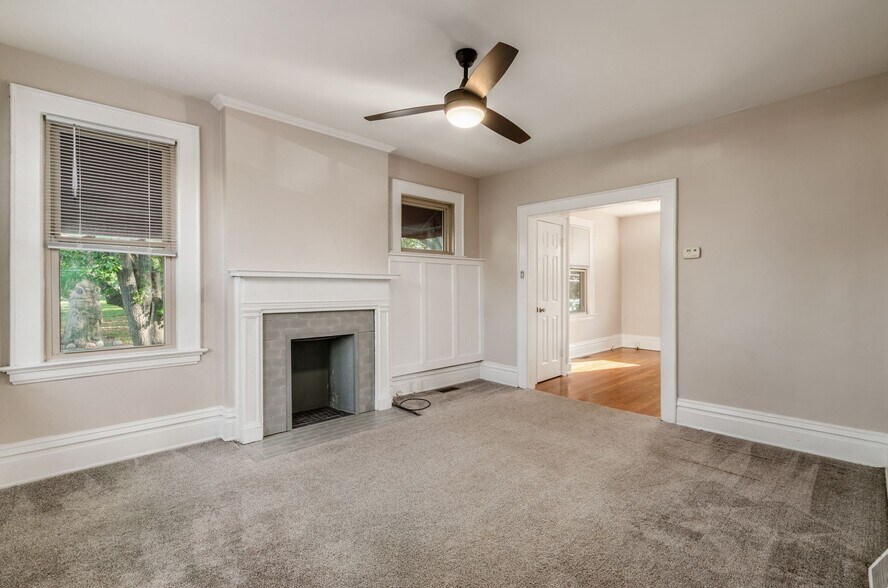Building Photo - 526 S Drexel Ave
