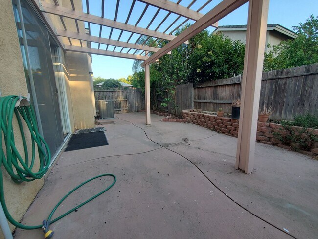 Building Photo - Wonderful 3 Bedroom 2.5 Bath Home in the h...