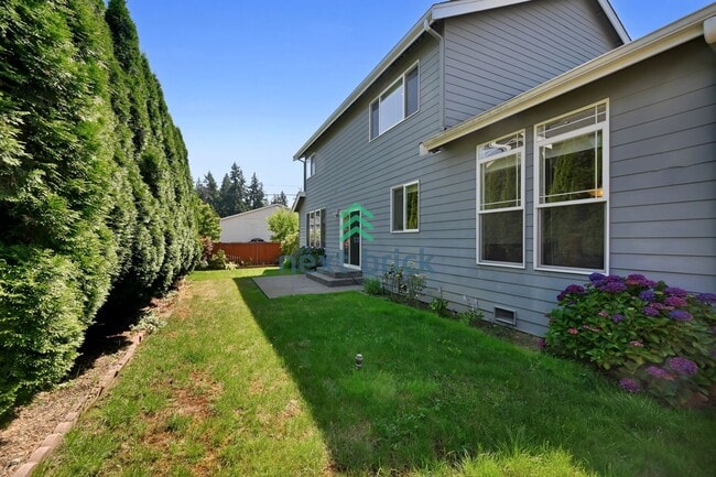 Building Photo - 4 BED & 2.5 SINGLE FAMILY HOUSE FOR RENT