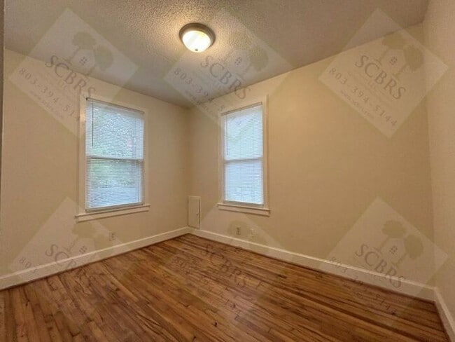 Building Photo - Charming 2-Bedroom Home in Rosewood Neighborhood