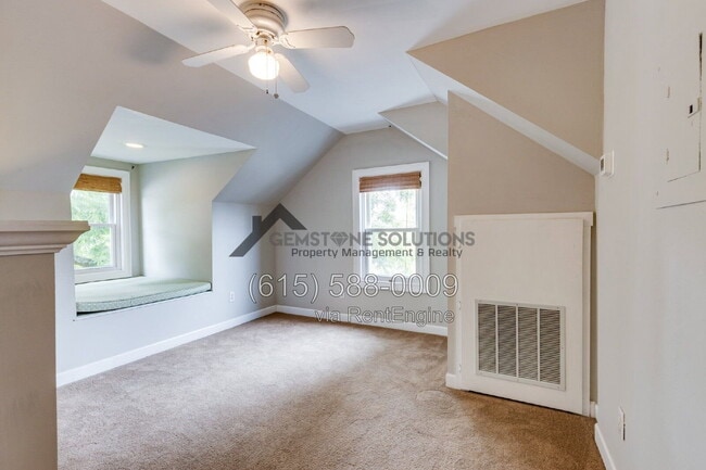 Building Photo - 715 Park Cir