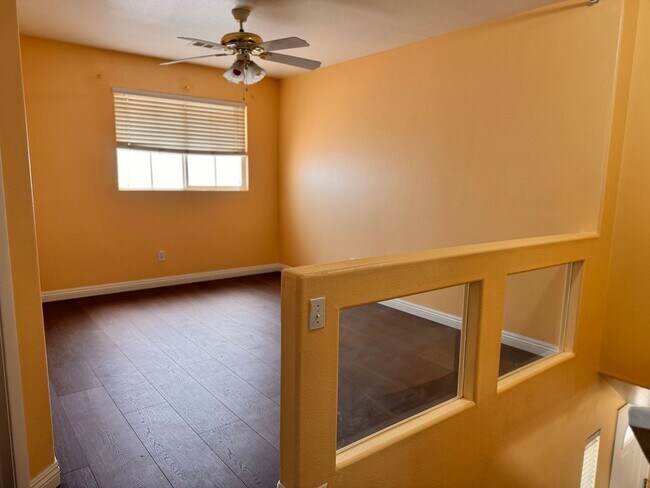 Building Photo - Home For Rent