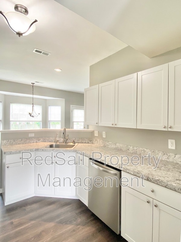 Building Photo - 6205 Calvert Ct
