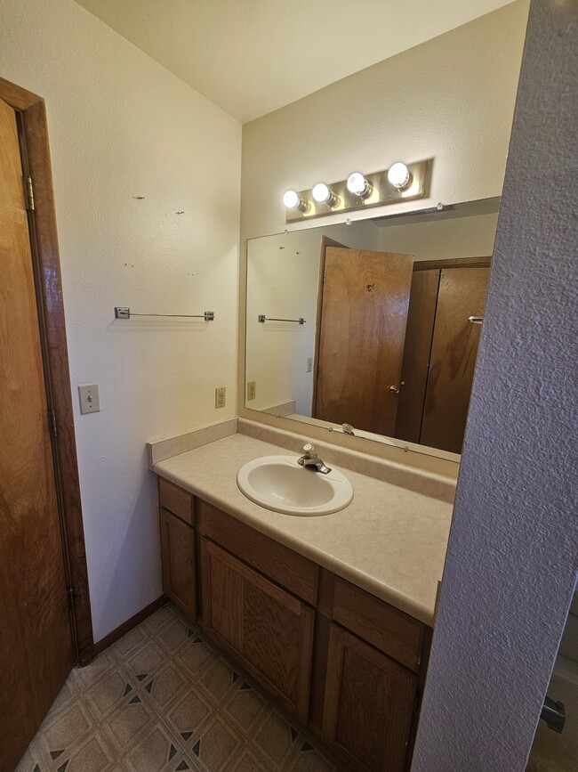 Building Photo - 7252 Co Rd 600