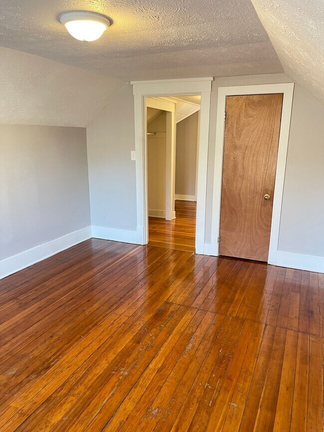 Building Photo - Florence/Minne Lusa 4 bed 2 bath house 160...