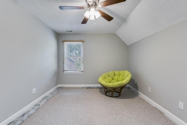 Building Photo - 329 Santee Dr