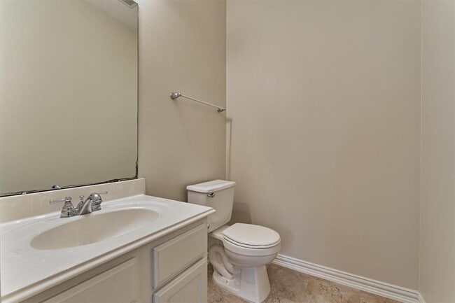 Building Photo - 6 Jester Oaks Pl