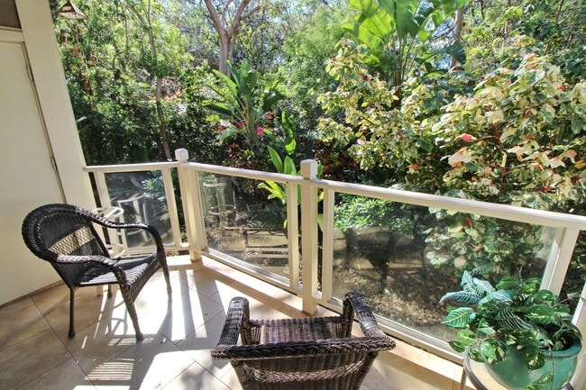 Building Photo - Spacious Furnished Grand Champions End Unit Available