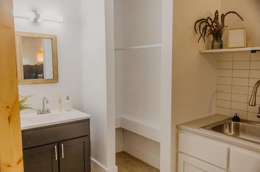 Building Photo - 428 Sylamore Ave