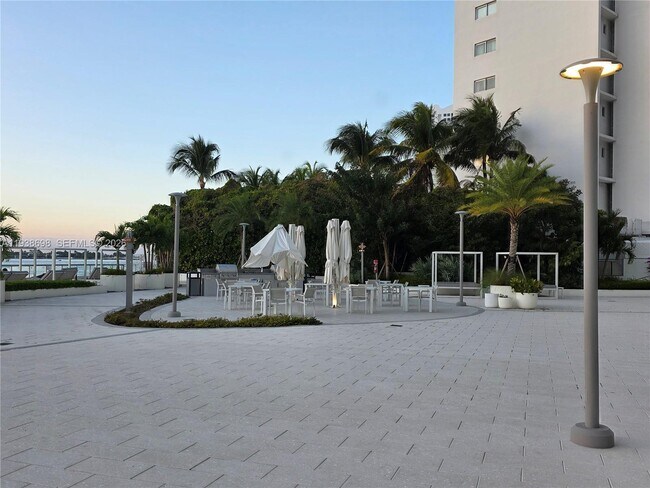 Building Photo - 1000 West Ave