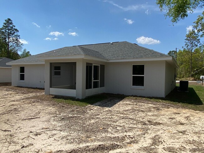 Building Photo - Custom Home - Desirable SE Ocala Neighborhood 3/2/2 **Won't Last**