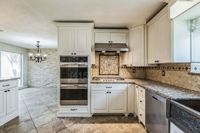 Building Photo - 16022 Spinnaker Dr