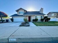 Building Photo - 3-Bedroom House, 2-Car Garage, Fenced Yard...