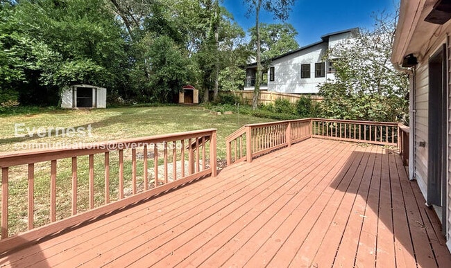 Building Photo - 2-Bedroom Home with Fenced Yard / Pet-Frie...