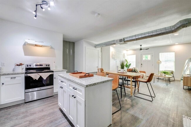 Building Photo - 4014 Dreyfus St