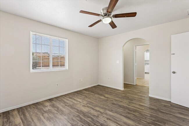 Building Photo - Completely updated minutes to Hiking at South Mountain!!!  Brand New Paint, Tile and Laminate Thr...