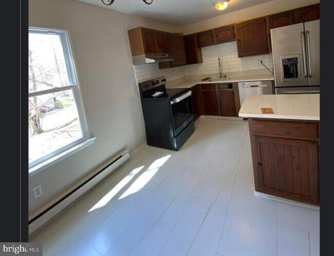 Building Photo - 49 Briar St