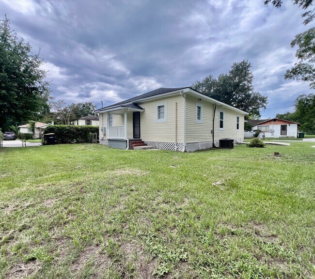 Building Photo - 4118 Columbia Ave