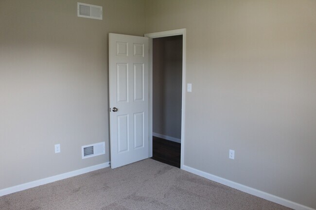 Building Photo - Semi Detached