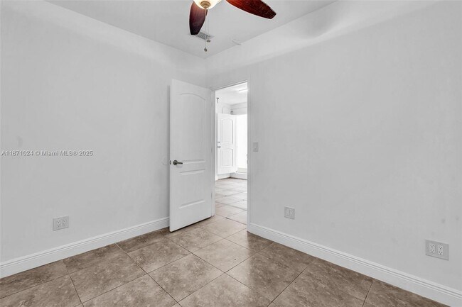 Building Photo - 20645 NE 25th Pl