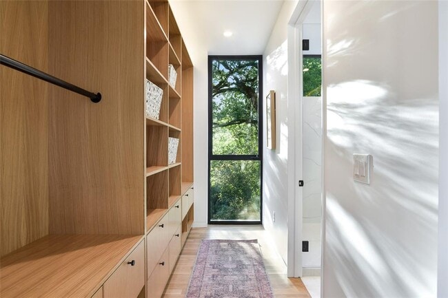 Building Photo - 1111 W 31st St