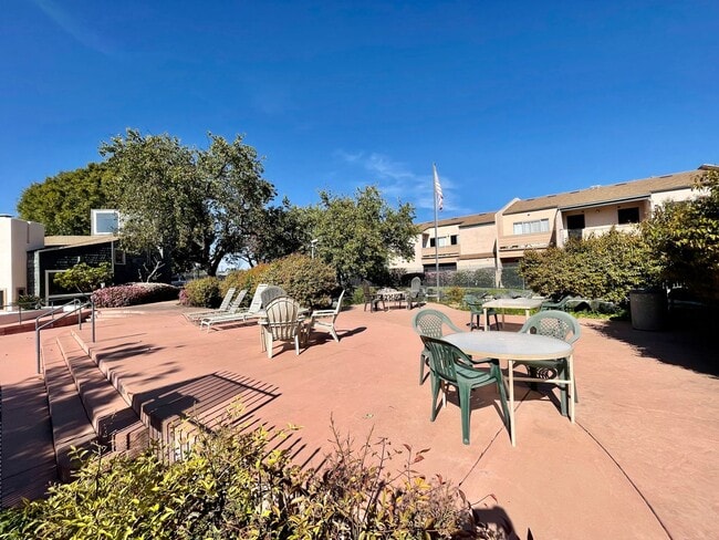 Building Photo - 1 Bed/1 Bath Condo With Bonus Room