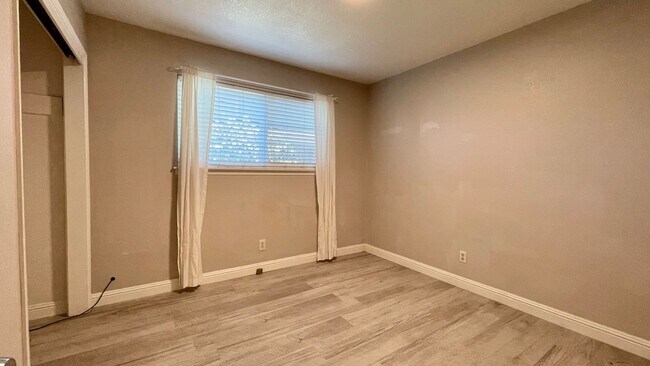 Building Photo - Walk to Campus from this 3-Bedroom in Monterey Heights